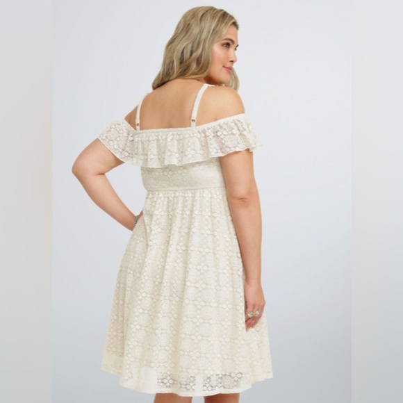 BNWT TORRID Lace Dress Ivory Cold Shoulder Size 3 - Picture 2 of 10